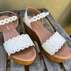 MATISSE / Anthropologie / suede wood wedges / white / size 9